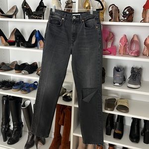Straight leg jeans with knee rip